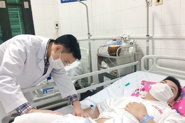 Đau khớp háng 2 bên, nam thanh niên 22 tuổi sốc vì hoại tử chỏm xương đùi