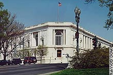 Mỹ sơ tán khẩn tòa nhà Thượng viện vì chất bột lạ