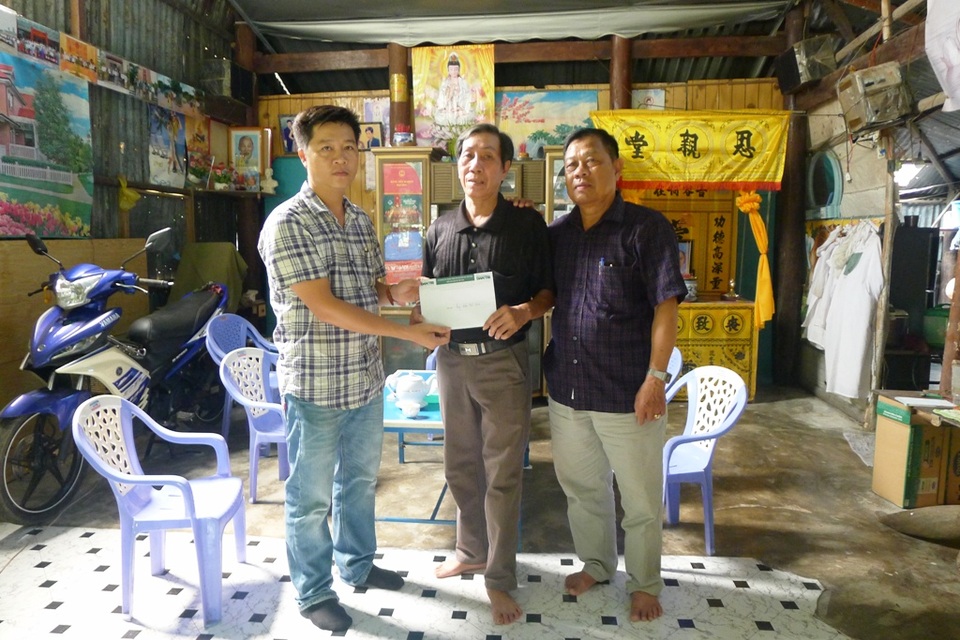 Quỹ Vòng tay Đồng đội trao hàng chục triệu đồng đến gia đình người có công - 5 Quỹ Vòng tay Đồng đội trao hàng chục triệu đồng đến gia đình người có công - 5