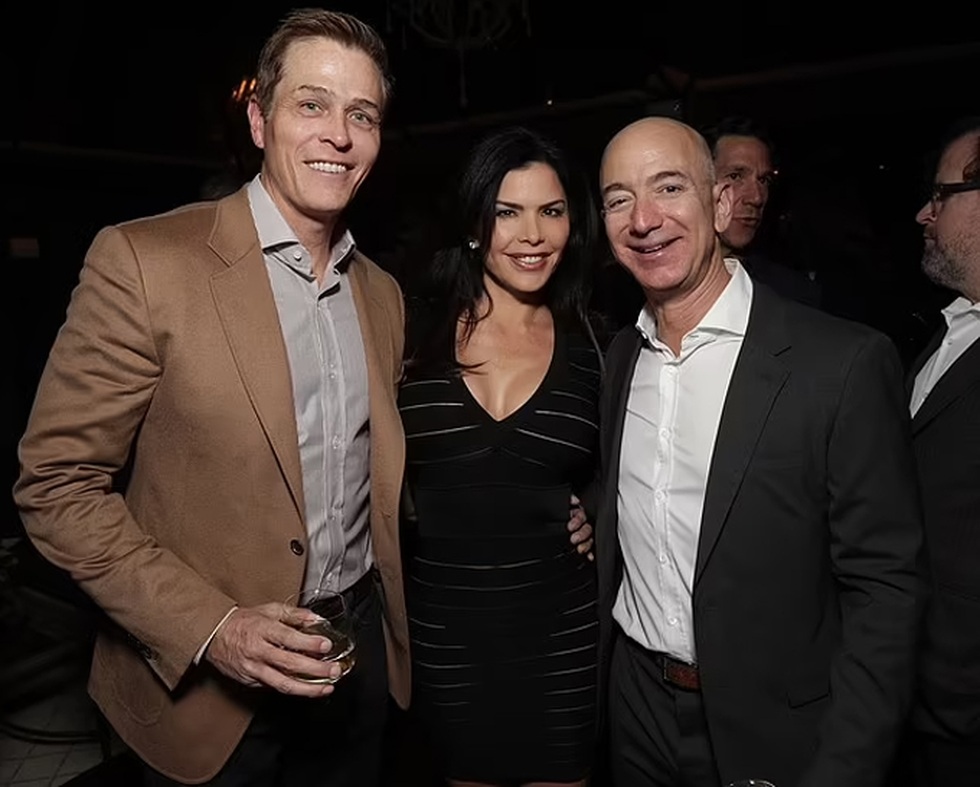 Nữ MC bốc lửa có gì khiến tỷ phủ giàu thứ 3 thế giới Jeff Bezos say mê? - 8 Nữ MC bốc lửa có gì khiến tỷ phủ giàu thứ 3 thế giới Jeff Bezos say mê? - 8