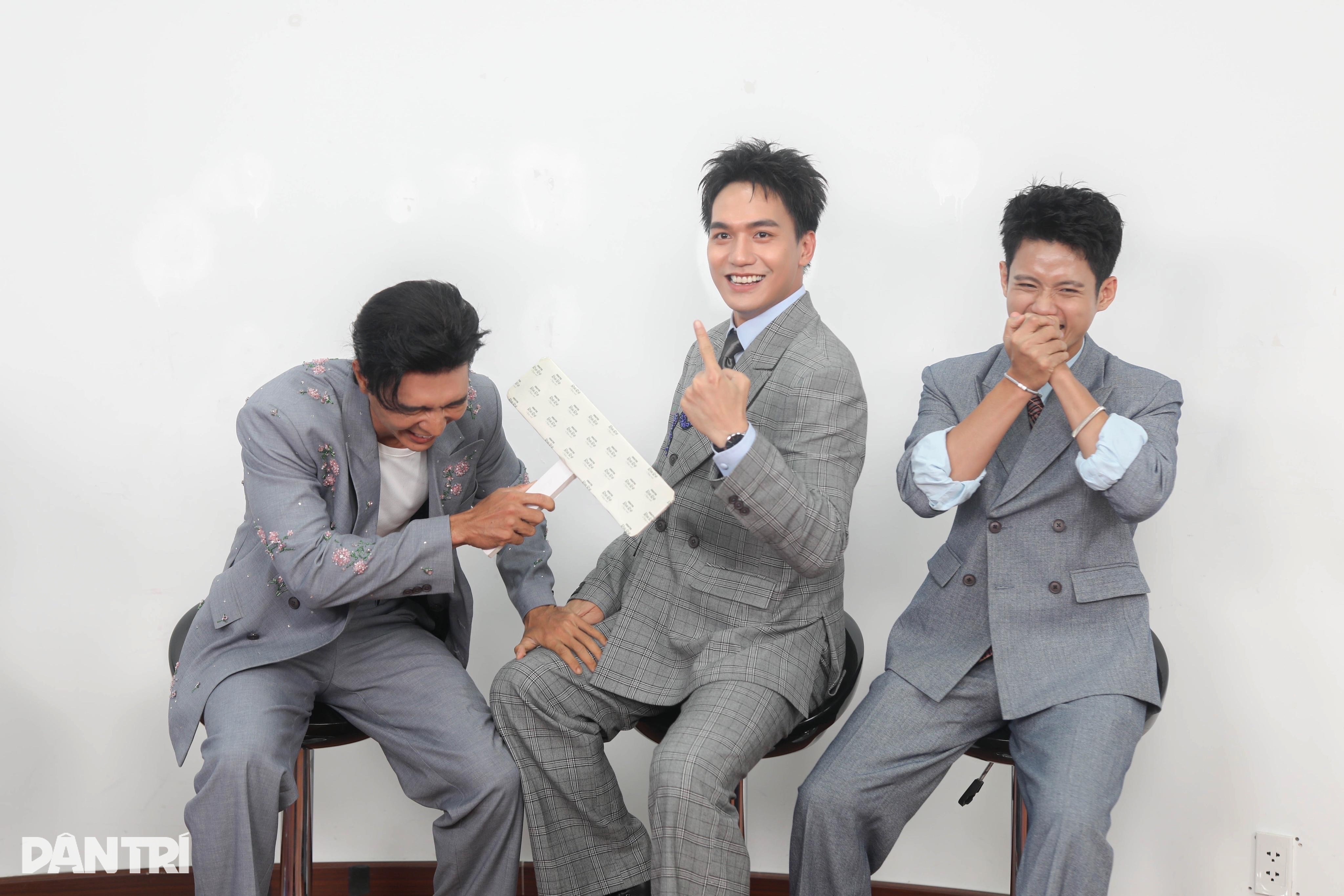 Cảnh hài hước bị cắt ở Mưa đỏ: Anh Tạ thẫn thờ, đạo diễn phản ứng ra sao? - 1