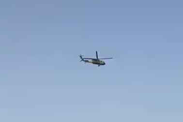 Taliban lái trực thăng Mỹ trên bầu trời Afghanistan