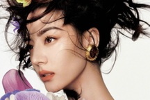 "Mỹ nhân Tân Cương" Địch Lệ Nhiệt Ba đẹp lạ lẫm với đôi môi gợi cảm