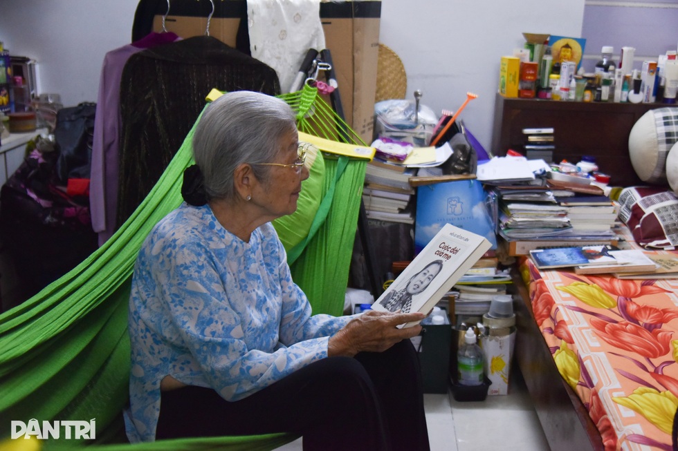 Nghệ sĩ Phi Điểu tuổi 90: Ở nhà bề thế, vẫn thích tự đi diễn bằng xe máy - 6 Nghệ sĩ Phi Điểu tuổi 90: Ở nhà bề thế, vẫn thích tự đi diễn bằng xe máy - 6