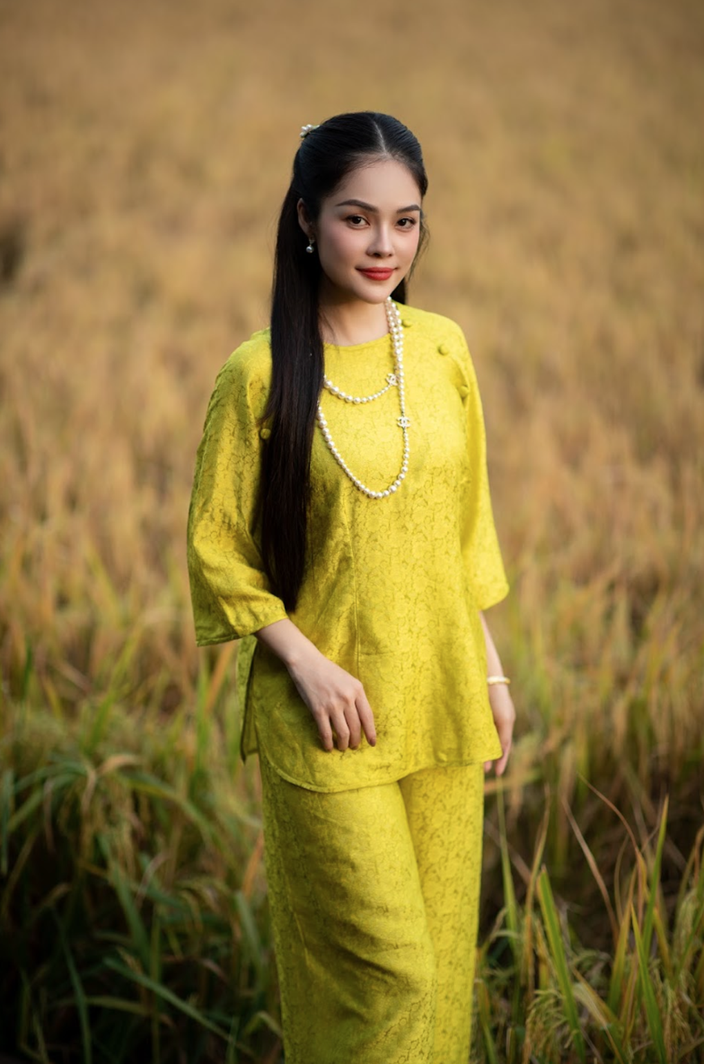 Dương Cẩm Lynh nền nã với áo dài xuân - 6 Dương Cẩm Lynh nền nã với áo dài xuân - 6