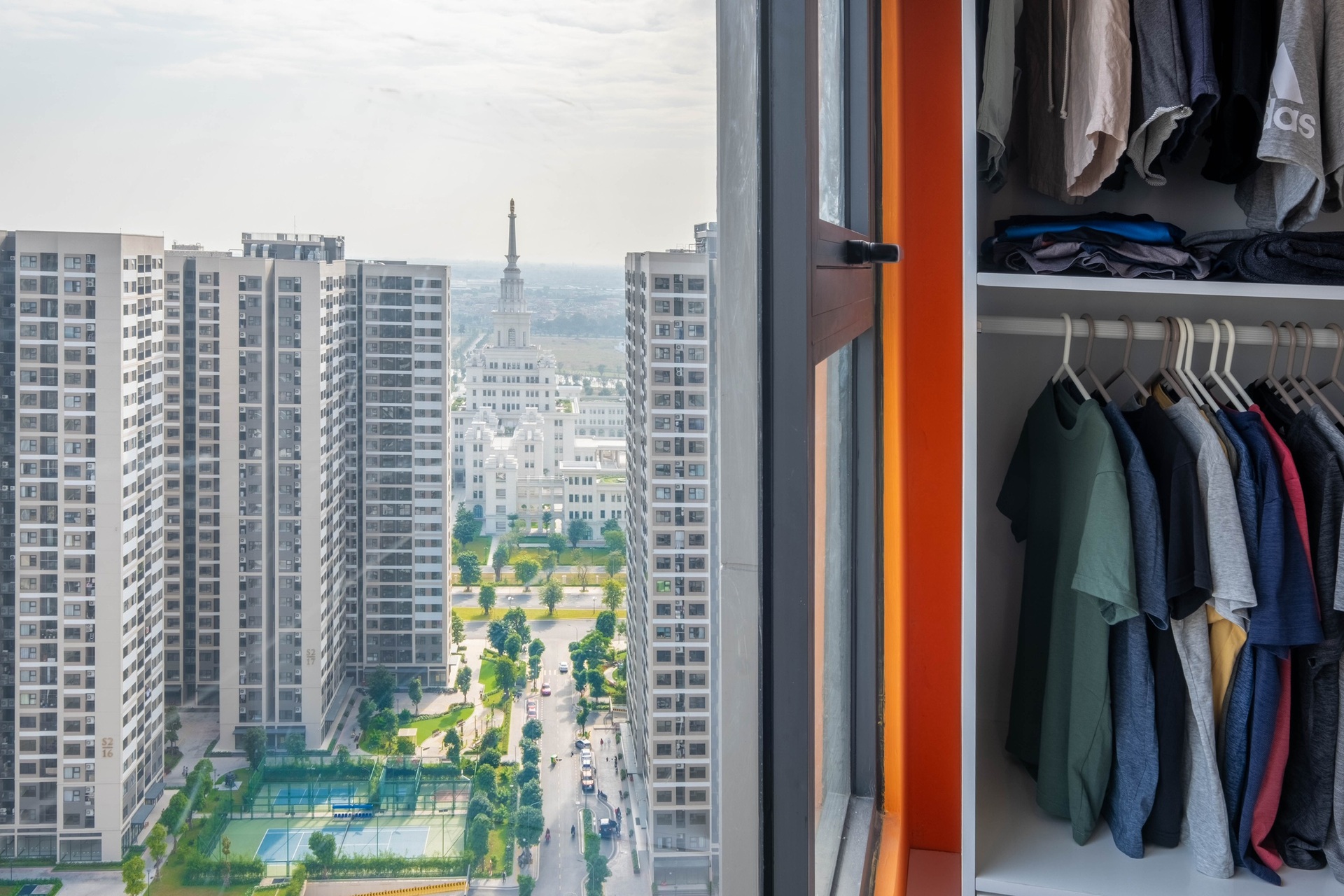 Lạ mắt với căn hộ có nội thất tông cam của anh chàng độc thân - 6 Lạ mắt với căn hộ có nội thất tông cam của anh chàng độc thân - 6