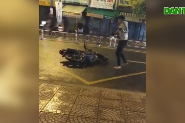 Hai nhóm thanh niên đuổi chém nhau kinh hoàng trên đường Hoàng Diệu