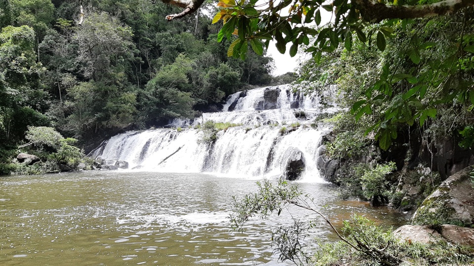 Say đắm với vẻ đẹp của thác Kon Bông giữa rừng xanh - 1 Say đắm với vẻ đẹp của thác Kon Bông giữa rừng xanh - 1
