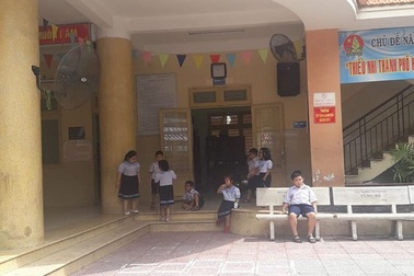 Cô giáo bắt học sinh tự tát 32 cái vì nói chuyện trong lớp