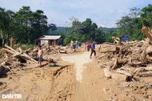 Diễn biến mới vụ cán bộ nhận tiền dân "tự nguyện" hỗ trợ vì thiên tai