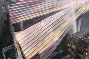 Cháy nhà trong hẻm, thiêu rụi nhiều tài sản