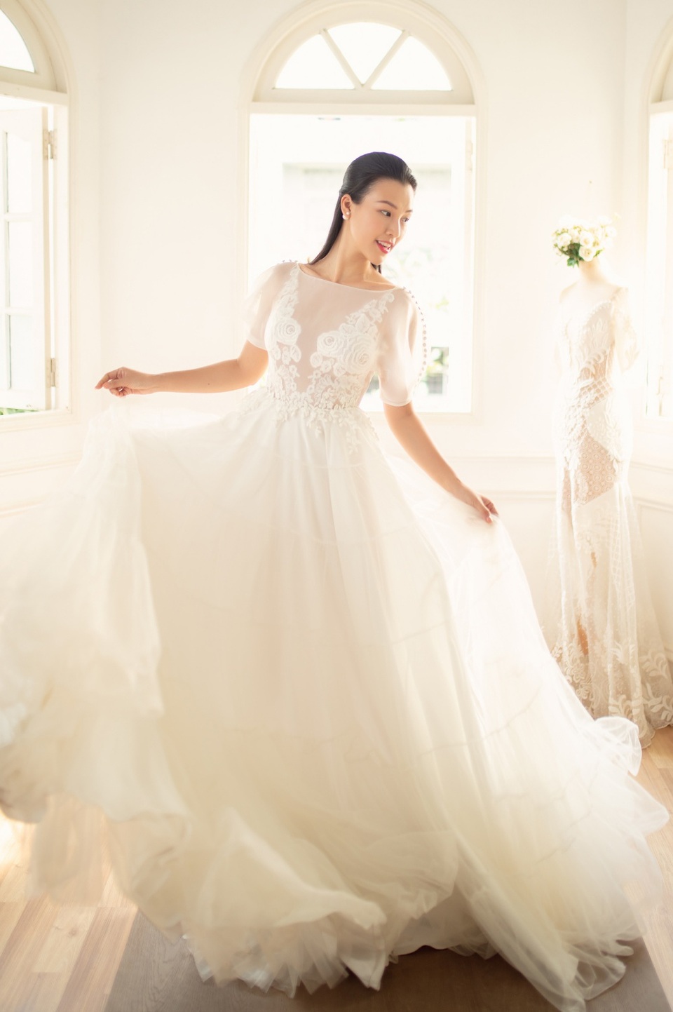 Á hậu Hoàng Oanh muốn độc lập kinh tế với chồng Tây sau kết hôn - 6 Á hậu Hoàng Oanh muốn độc lập kinh tế với chồng Tây sau kết hôn - 6