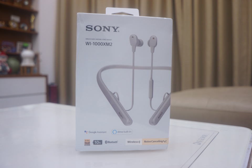 Mở hộp tai nghe chống ồn WI-1000XM2 giá 6,99 triệu vừa ra mắt của Sony - 1 Mở hộp tai nghe chống ồn WI-1000XM2 giá 6,99 triệu vừa ra mắt của Sony - 1