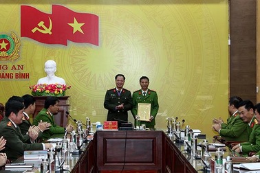 Thưởng nóng chuyên án bắt giữ gần 1 tấn pháo