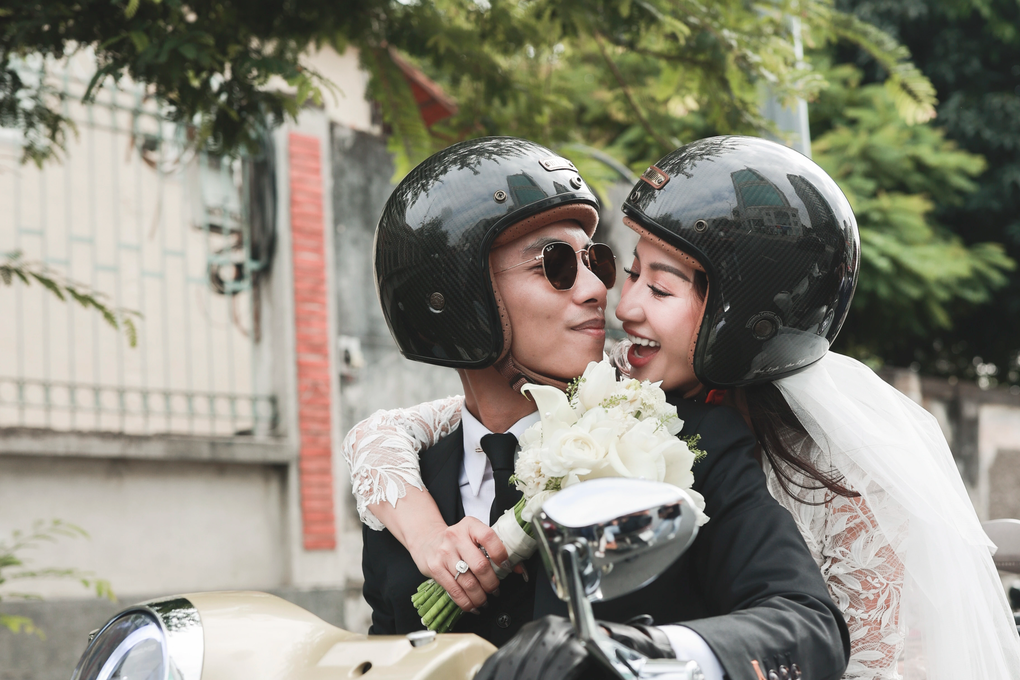 Phan Hiển hôn Khánh Thi say đắm trong lễ rước dâu với dàn mô tô hoành tráng - 7 Phan Hiển hôn Khánh Thi say đắm trong lễ rước dâu với dàn mô tô hoành tráng - 7