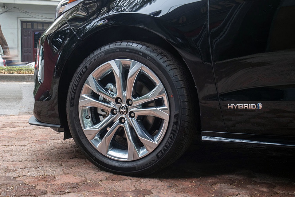 Cận cảnh Toyota Sienna 2021: Xe đa dụng hàng độc cho nhà giàu Việt - 7 Cận cảnh Toyota Sienna 2021: Xe đa dụng hàng độc cho nhà giàu Việt - 7