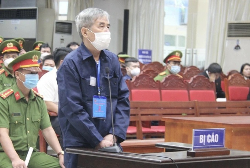 Xét xử buôn lậu 200 triệu lít xăng: Bố nhờ thì phải làm - 2 Xét xử buôn lậu 200 triệu lít xăng: Bố nhờ thì phải làm - 2