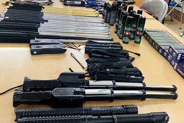 Triệt phá đường dây buôn bán vũ khí thô sơ trên Facebook