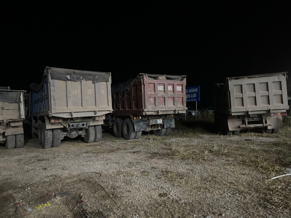 Cục CSGT kiểm tra xử lý hàng loạt ô tô chở quá tải ở Quảng Ninh - 2 Cục CSGT kiểm tra xử lý hàng loạt ô tô chở quá tải ở Quảng Ninh - 2