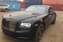 Xôn xao cộng đồng mạng vì xe Rolls-Royce trị giá hàng chục tỷ cập cảng