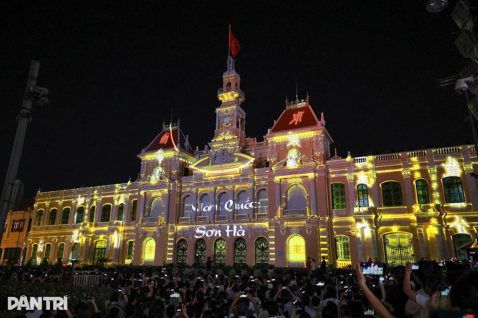 Tòa nhà UBND TPHCM lung linh trong đêm trình diễn 3D mapping quốc tế - 11 Tòa nhà UBND TPHCM lung linh trong đêm trình diễn 3D mapping quốc tế - 11