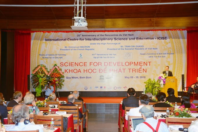 Quang cảnh hội thảo Khoa học và phát triển.