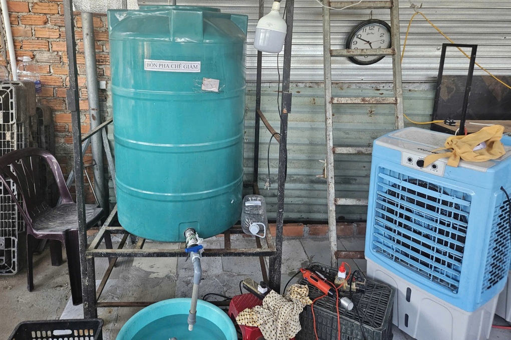 Lò sản xuất giấm giả pha axit với nước lã, làm mỗi ngày 1.000 lít - 2 Lò sản xuất giấm giả pha axit với nước lã, làm mỗi ngày 1.000 lít - 2