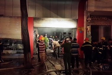 Camera ghi lại vị trí bùng phát lửa tại cửa hàng giày