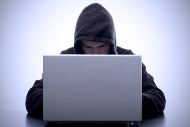 Chàng trai hoảng loạn khi bị quấy rối bằng ảnh, clip sex qua mạng