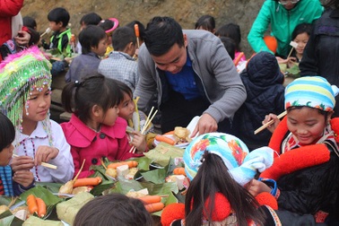 Chở Tết yêu thương từ miền xuôi về với miền ngược