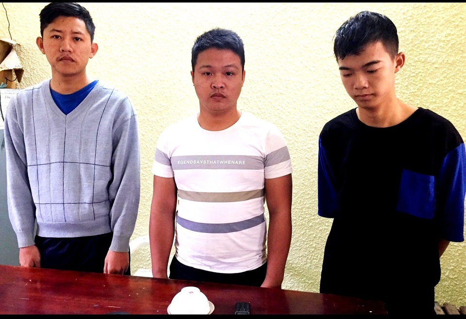 Dùng thủ đoạn cờ gian, bạc lận để chiếm đoạt 100 triệu đồng - 1 Dùng thủ đoạn cờ gian, bạc lận để chiếm đoạt 100 triệu đồng - 1