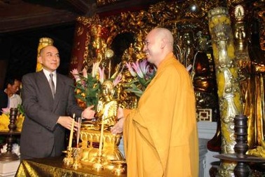 Quốc vương Campuchia tặng Chùa Phật Tích tượng Phật dát vàng