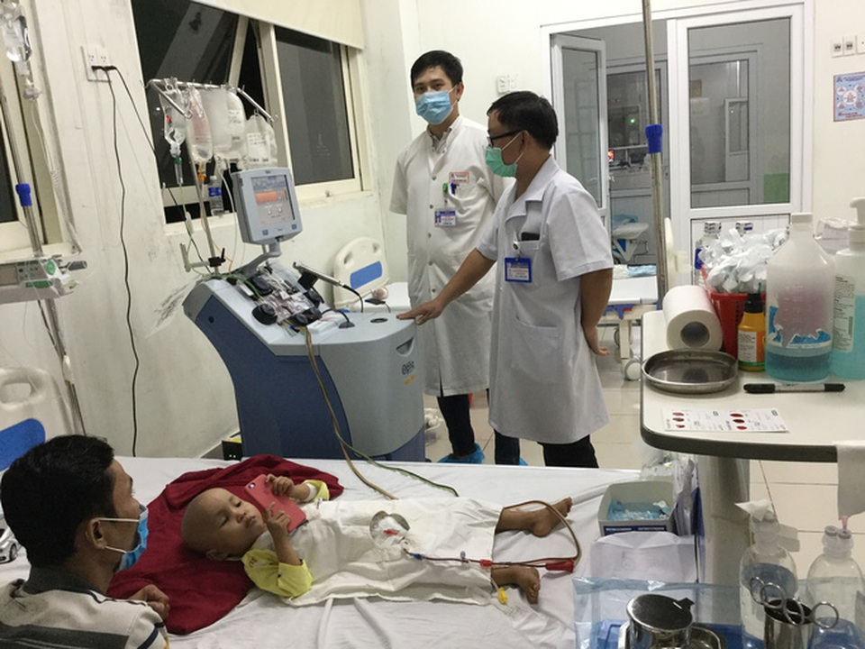 Cháu bé bị u nguyên bào võng mạc được chữa khỏi kỳ diệu - 1 Cháu bé bị u nguyên bào võng mạc được chữa khỏi kỳ diệu - 1