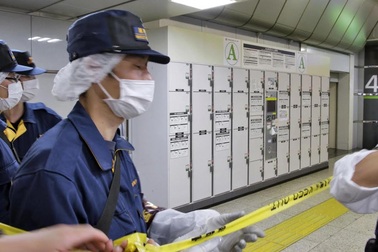 Xác người giấu trong tủ thay đồ ở ga tàu Tokyo 