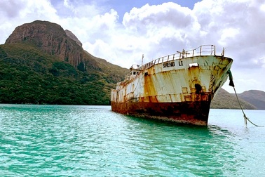 Tranh luận đề xuất đánh chìm xác tàu tạo điểm lặn biển cao cấp ở Côn Đảo