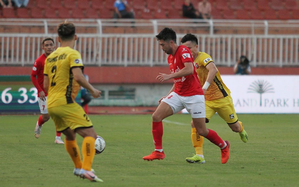 Lee Nguyễn được ca tụng sau khi giúp CLB TPHCM thắng đậm Hải Phòng - 8 Lee Nguyễn được ca tụng sau khi giúp CLB TPHCM thắng đậm Hải Phòng - 8