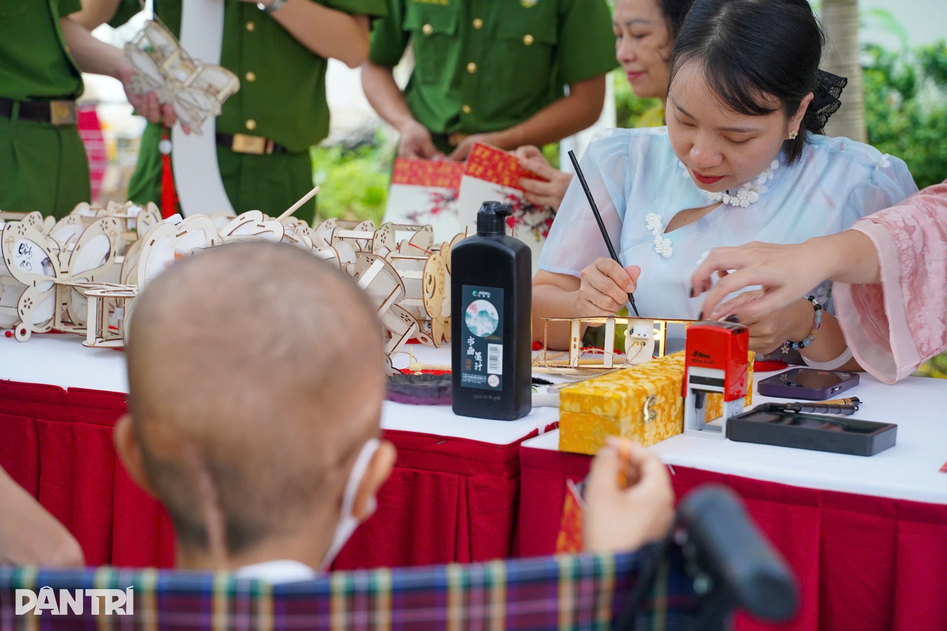 Điều ước bình an, đón nhiều Trung thu cùng gia đình của những em bé ung thư - 6 Điều ước bình an, đón nhiều Trung thu cùng gia đình của những em bé ung thư - 6