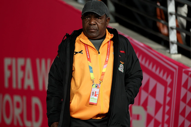 HLV dự World Cup bị FIFA sờ gáy vì hành vi không phù hợp với cầu thủ nữ