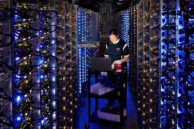 Ai đứng đằng sau vụ tấn công mạng gây chấn động nước Mỹ?