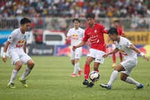 Nhận lời khen từ Lee Nguyễn, Xuân Trường đã đủ sức thay Hùng Dũng?