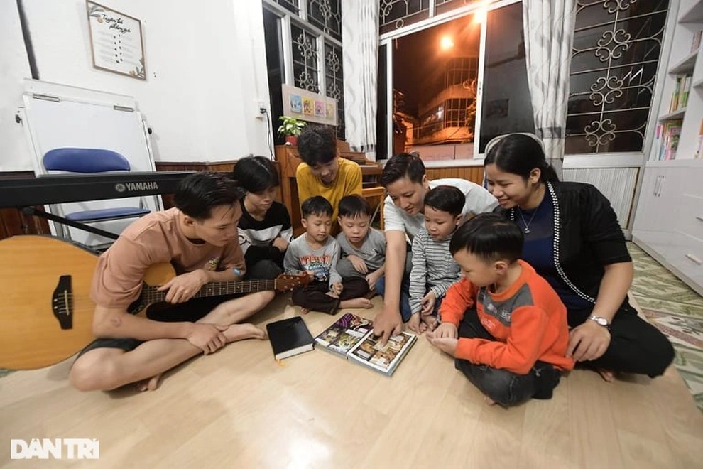 Đôi vợ chồng bán vịt nhận nuôi 7 trẻ mồ côi người dân tộc - 1 Đôi vợ chồng bán vịt nhận nuôi 7 trẻ mồ côi người dân tộc - 1