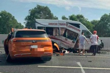 Kiểu chạy xe ngược đời của tài xế Việt: Đi làn khẩn cấp, dừng ở làn 120km/h