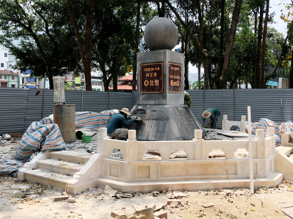 Cột mốc Km0 nổi tiếng ở Hà Giang được cắm lại - 2 Cột mốc Km0 nổi tiếng ở Hà Giang được cắm lại - 2