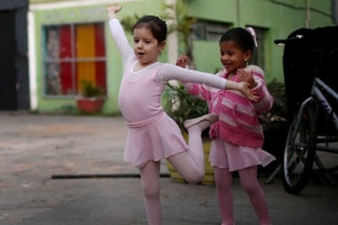 Quên đi nghèo đói bằng… múa ba-lê