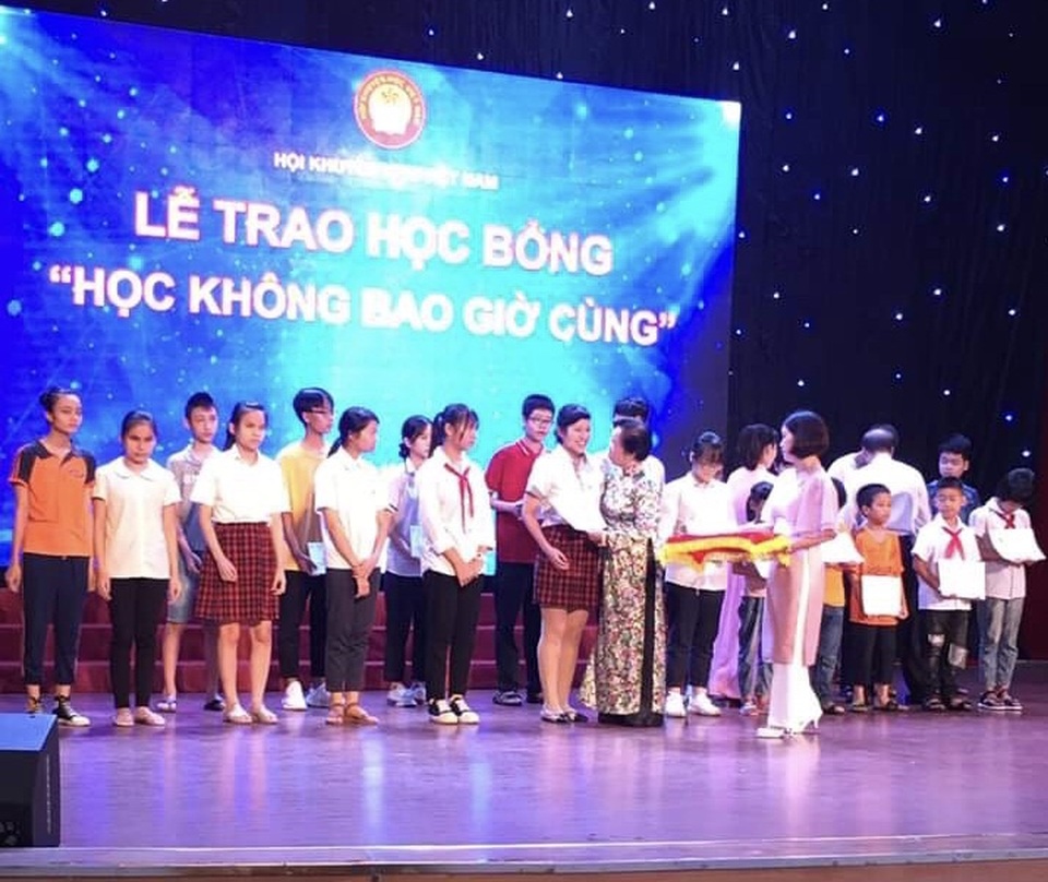 Vũ Thị Hải Anh truyền cảm hứng đọc sách tới những người khiếm thị - 3 Vũ Thị Hải Anh truyền cảm hứng đọc sách tới những người khiếm thị - 3