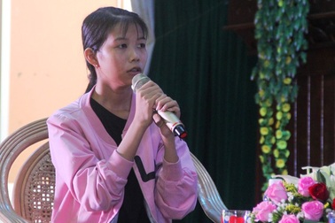 Cảm phục nghị lực nữ sinh nghèo 5 lần phẫu thuật xương sống