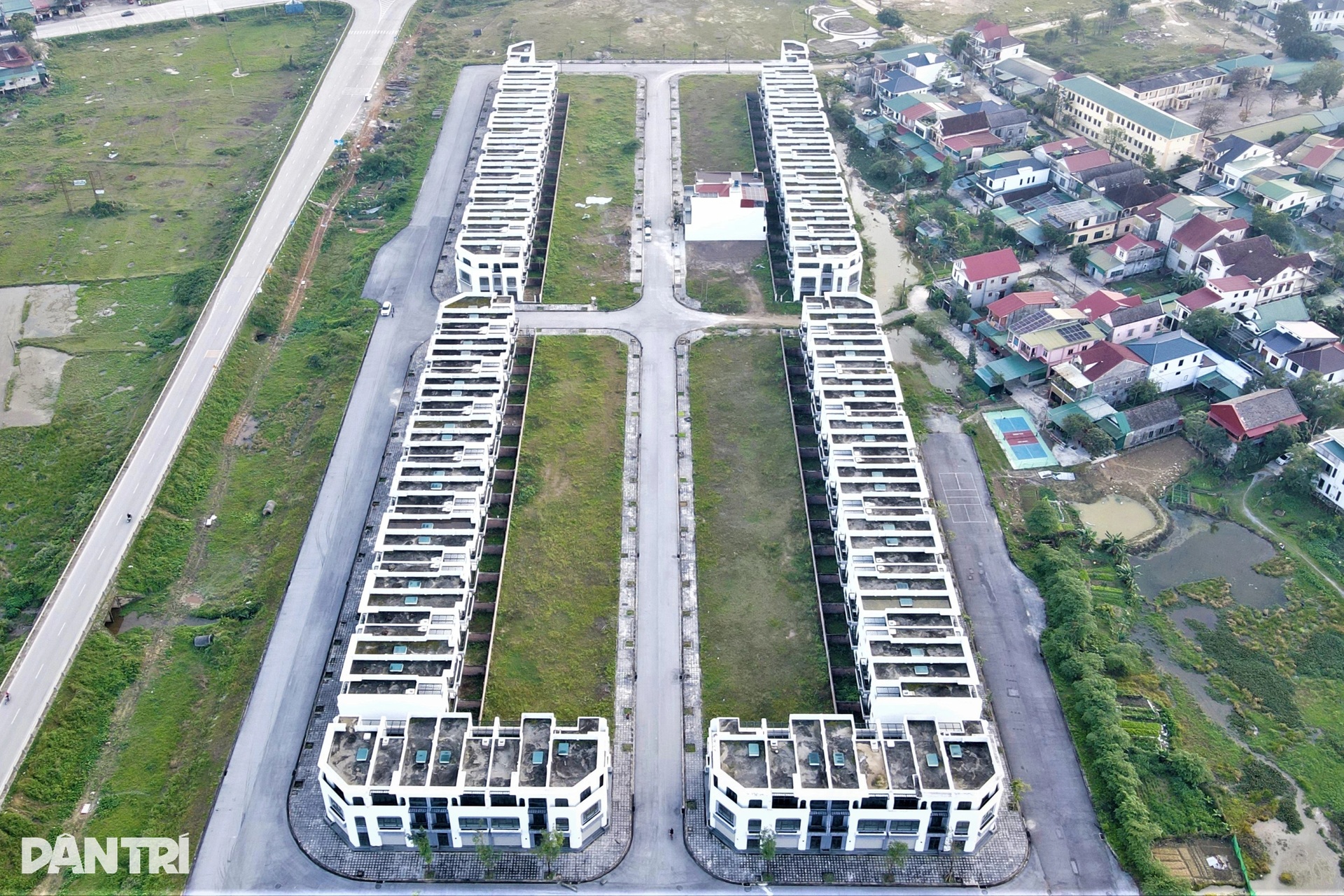 Khu đô thị 800 tỷ đồng giữa đất vàng rơi vào cảnh khó tin - 11 Khu đô thị 800 tỷ đồng giữa đất vàng rơi vào cảnh khó tin - 11