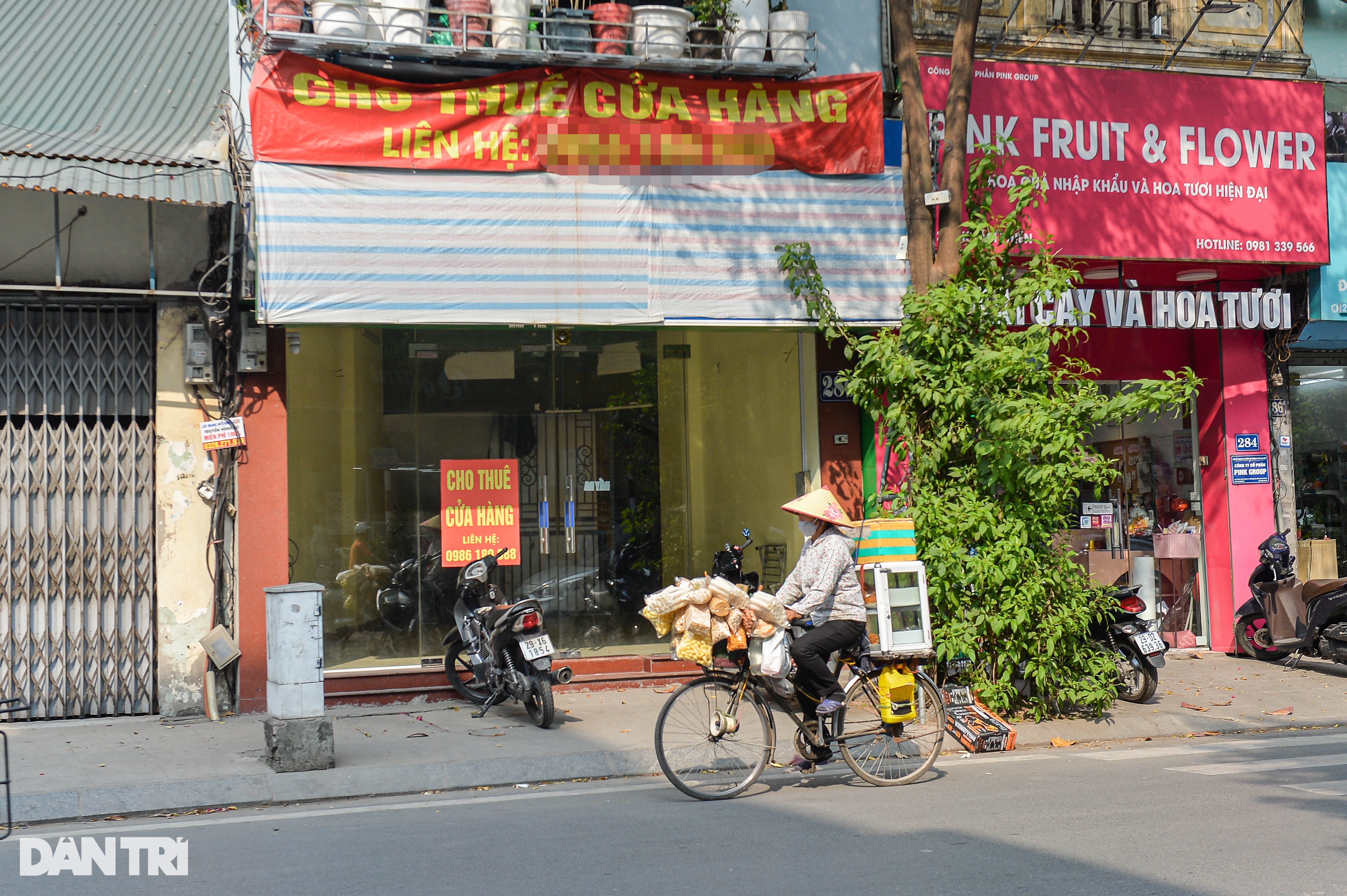 Hàng loạt cửa hàng ở vị trí vàng của Hà Nội treo biển cho thuê vẫn ế ẩm - 1