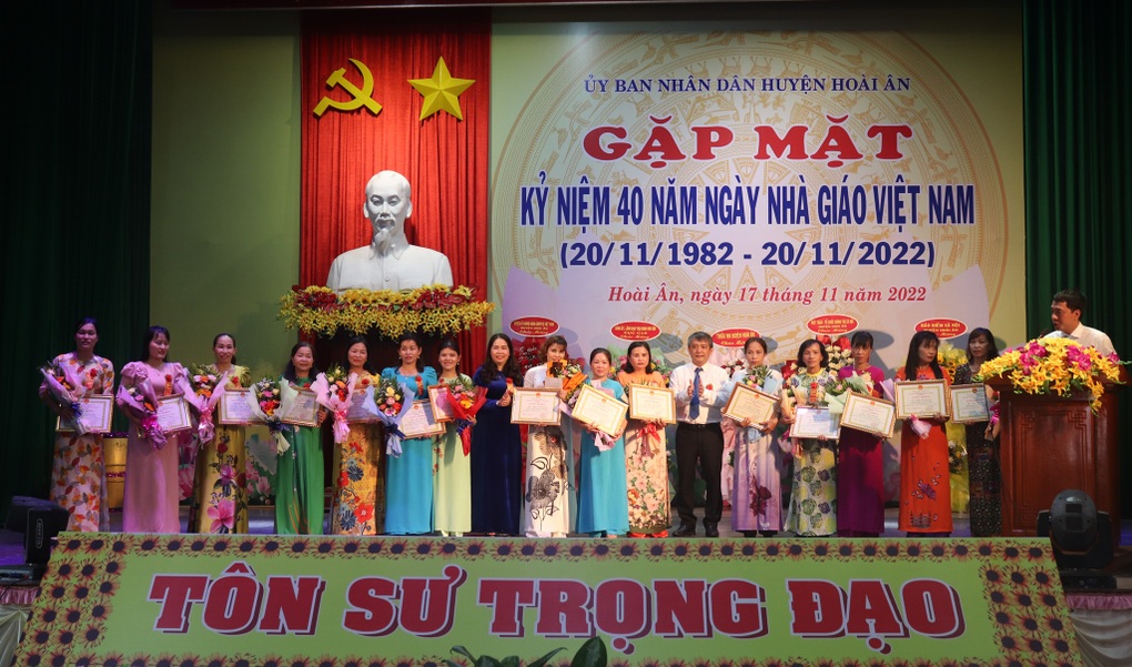 Món quà lớn nhất của thầy cô giáo cắm bản là học sinh đến trường mỗi ngày - 3 Món quà lớn nhất của thầy cô giáo cắm bản là học sinh đến trường mỗi ngày - 3