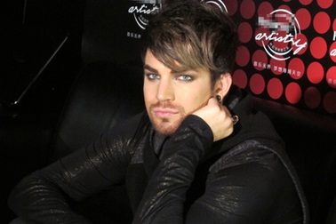 Adam Lambert mong sẽ được tới Việt Nam biểu diễn
